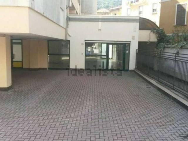 Locale Commerciale in vendita a Sant'Abbondio, Como