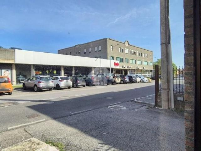 Locale Commerciale in vendita a Comunità montana della valle Trompia, Concesio