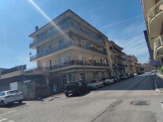 Locale Commerciale in vendita a San Silvestro, Cassino