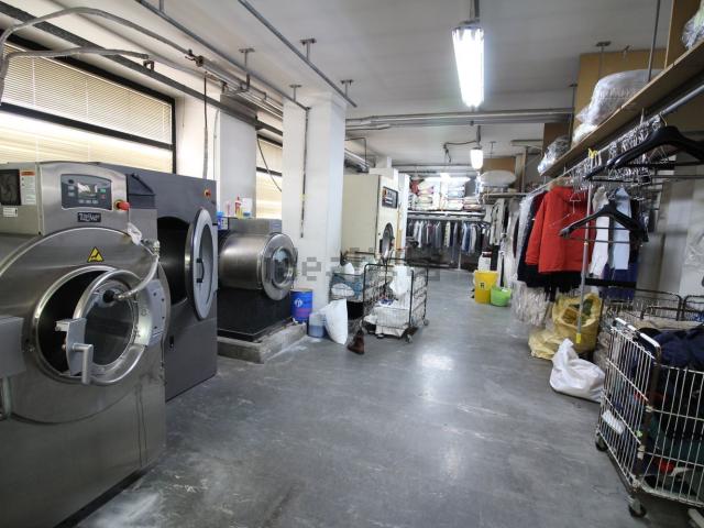 Locale Commerciale in vendita a Pontorme, Empoli