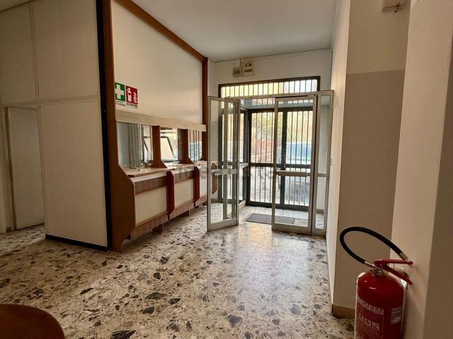 Locale Commerciale in vendita a Val Polcevera, Serra Riccò