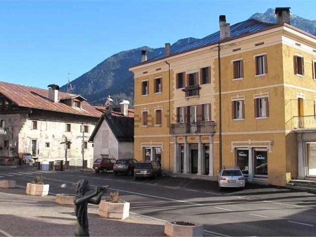 Locale Commerciale in vendita a Domegge Di Cadore, Veneto