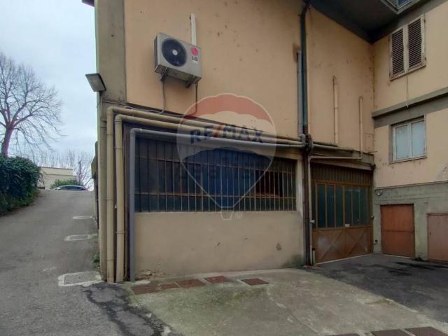 Locale Commerciale in vendita a Vetrivecchi, San Giovanni Valdarno