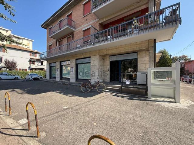 Locale Commerciale in vendita a Tresinaro - Secchia, Re
