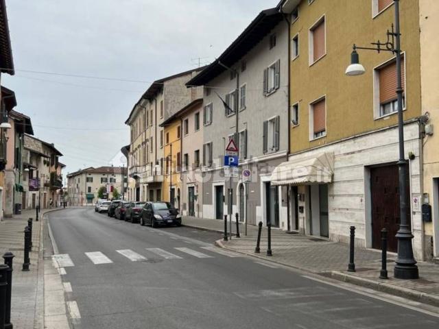 Locale Commerciale in vendita a Zona Est, Brescia