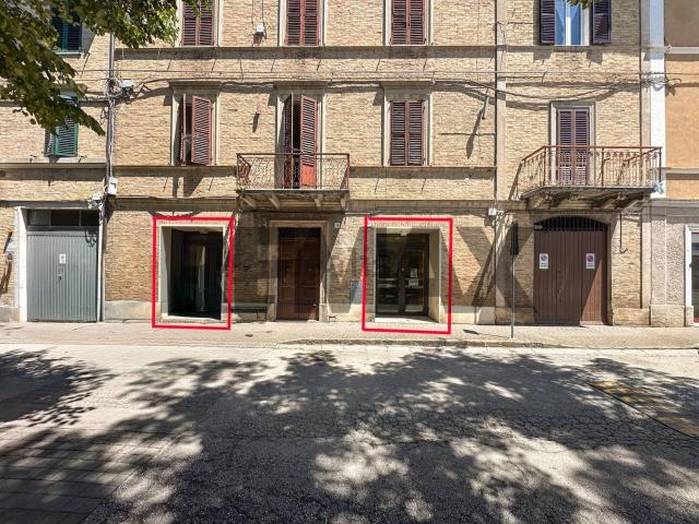 Locale Commerciale in vendita a Antico Quartiere Ebraico, Jesi