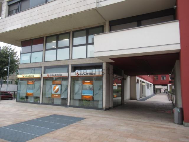 Locale Commerciale in vendita a Gorgonzola, Lombardia