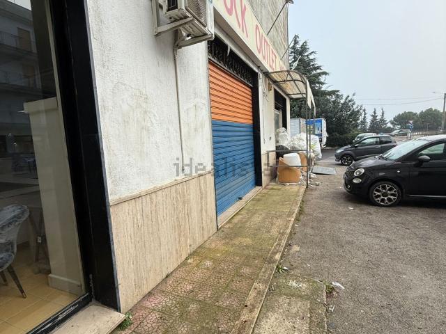 Locale Commerciale in vendita a Puglia, Brindisi