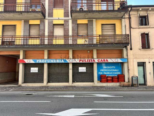 Locale Commerciale in vendita a Isola Della Scala, Veneto
