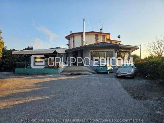 Locale Commerciale in vendita a Prata Di Pordenone, Friuli-Venezia Giulia