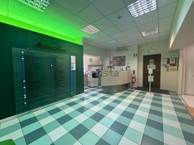 Locale Commerciale in vendita a Ispra, Lombardia