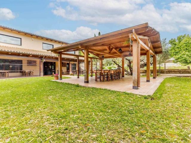 Locale Commerciale in vendita a Roma Capitale, Lazio