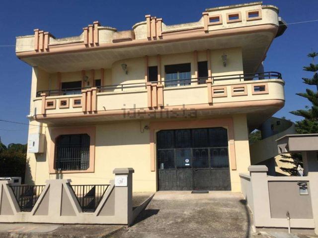 Locale Commerciale in vendita a Puglia, Lecce