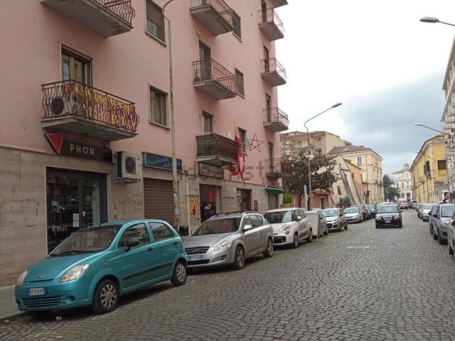 Locale Commerciale in vendita a Benevento, Campania