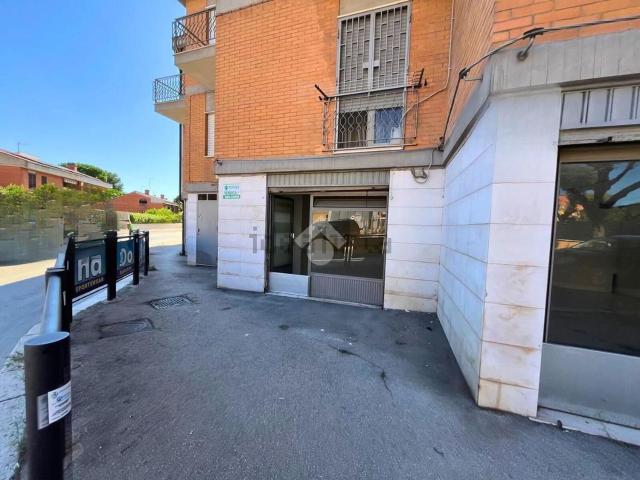 Locale Commerciale in vendita a San Severo, Foggia