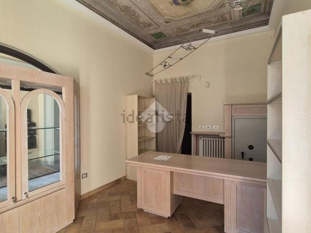 Locale Commerciale in vendita a Unione di Comuni della Romagna Forlivese, Castrocaro Terme
