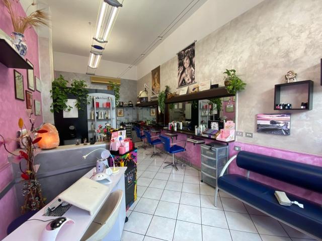 Locale Commerciale in vendita a Brusuglio, Cormano