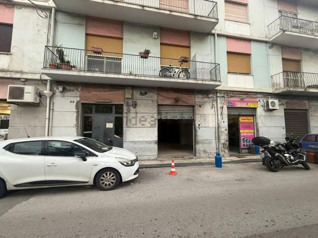 Locale Commerciale in vendita a Gazzi, Messina