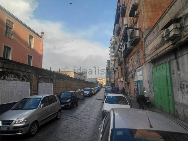 Locale Commerciale in vendita a Municipalità 2, Mercato