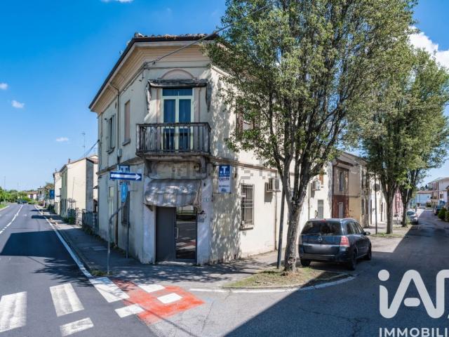 Locale Commerciale in vendita a Portomaggiore, Reggio Emilia