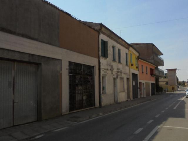 Locale Commerciale in vendita a Castelbaldo, Veneto