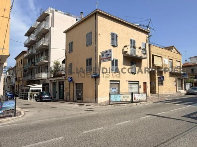 Locale Commerciale in vendita a Cupra Marittima, Ascoli Piceno