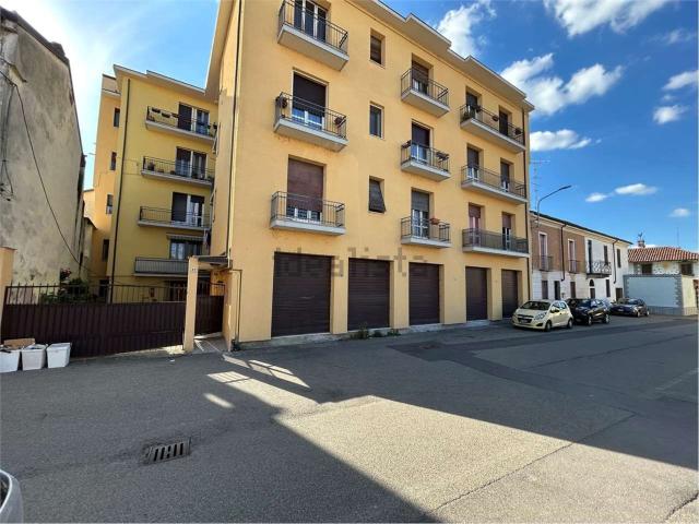 Locale Commerciale in vendita a Robbio, Lombardia