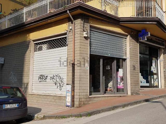 Locale Commerciale in vendita a Santa Maria delle Grazie, Avellino