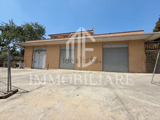Locale Commerciale in vendita a Valle Mazzone, Roma Capitale