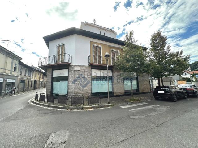 Locale Commerciale in vendita a Mariano Comense, Como
