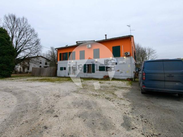 Locale Commerciale in vendita a Bassa Reggiana, Re
