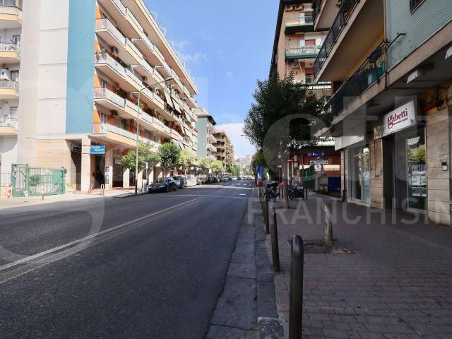 Locale Commerciale in vendita a Camaldoli, Campania