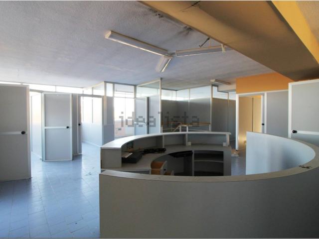 Locale Commerciale in vendita a Vercelli