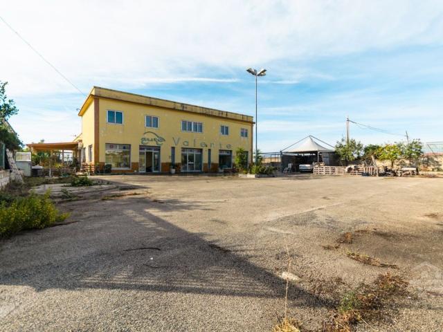 Locale Commerciale in vendita a Puglia, Foggia