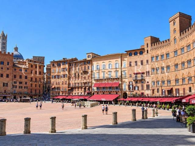 Locale Commerciale in vendita a Contrada del Leocorno, Siena