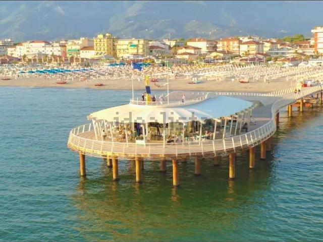 Locale Commerciale in vendita a Lido di Camaiore, Camaiore