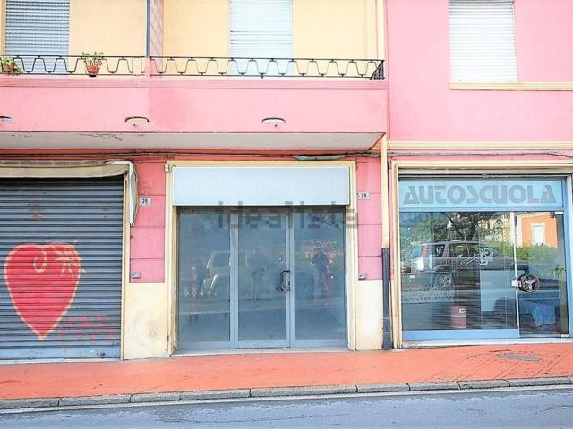 Locale Commerciale in vendita a Borgo Parasio, Imperia