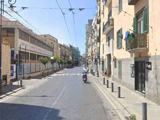 Locale Commerciale in vendita a Portici, Campania