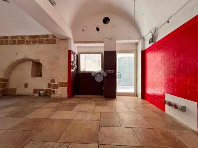 Locale Commerciale in vendita a Puglia, Brindisi