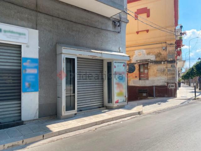 Locale Commerciale in vendita a Puglia, Taranto