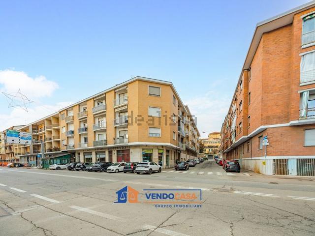 Locale Commerciale in vendita a Borgo Navile, Moncalieri