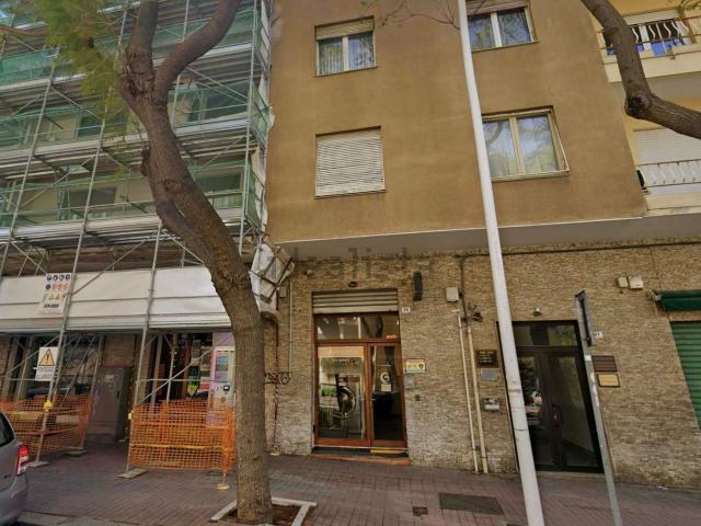 Locale Commerciale in vendita a Bonaria, Cagliari