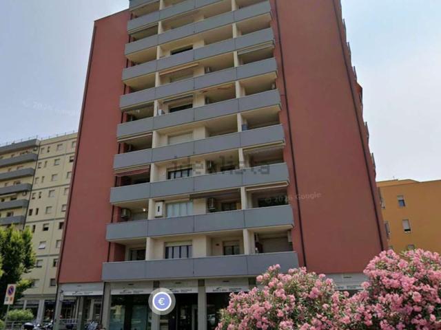 Locale Commerciale in vendita a San Felice Extra, Brenzone