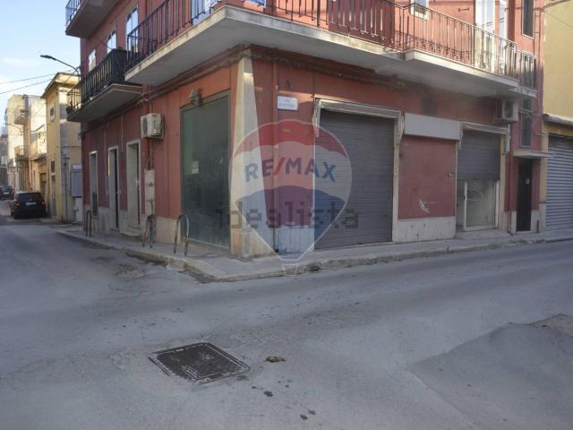 Locale Commerciale in vendita a Vittoria, Sicilia