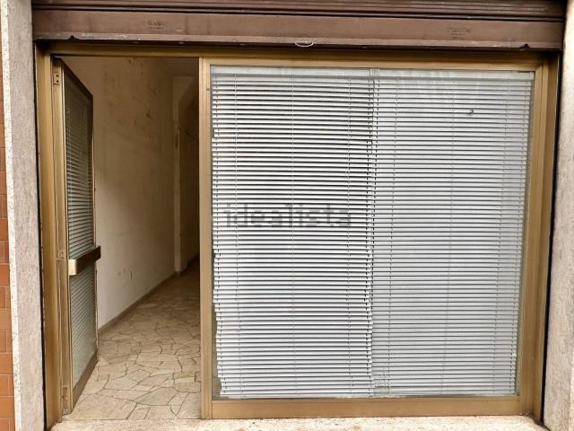 Locale Commerciale in vendita a Mantignano, Firenze