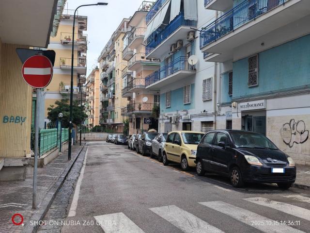 Locale Commerciale in vendita a Portici, Campania