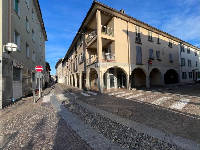 Locale Commerciale in vendita a Coccaglio, Brescia