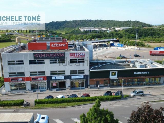 Locale Commerciale in vendita a Affi, Veneto