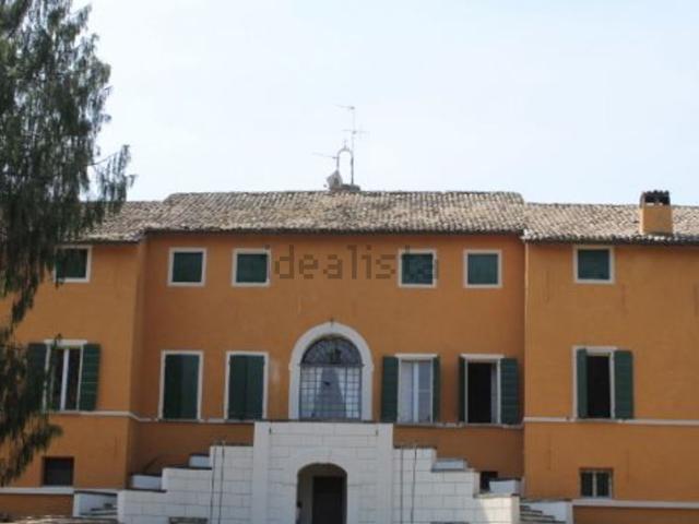 Locale Commerciale in vendita a Unione di Comuni della Romagna Forlivese, Quattro