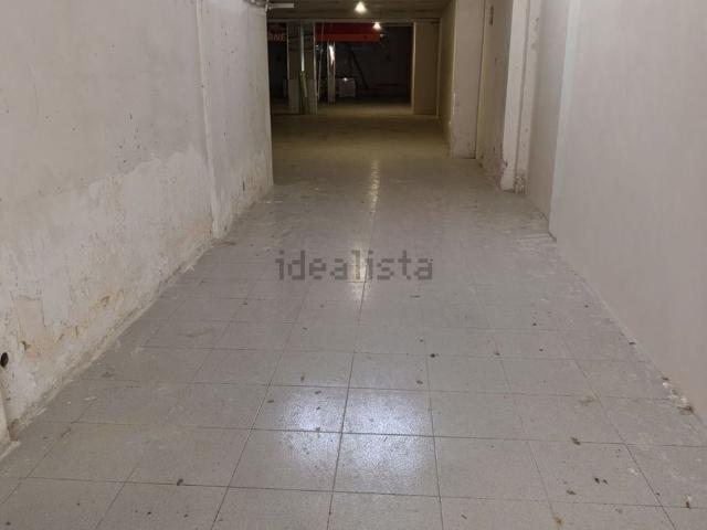 Locale Commerciale in vendita a Puglia, Lecce